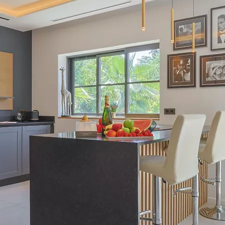 Deva - 5 Bedrooms - Heated Pool *