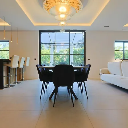 Deva - 5 Bedrooms - Heated Pool *