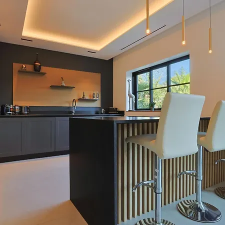 Villa Deva - 5 Bedrooms - Heated Pool *