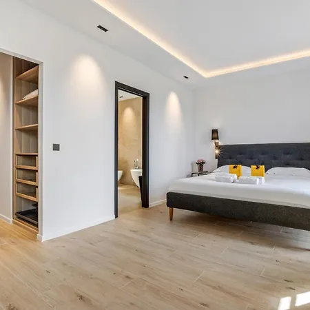 Deva - 5 Bedrooms - Heated Pool *