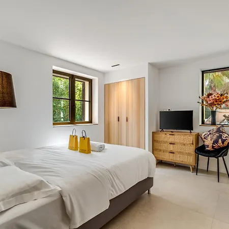 Deva - 5 Bedrooms - Heated Pool