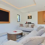 Deva - 5 Bedrooms - Heated Pool * Cannes